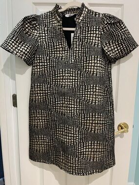 NWT THML Metallic Black & Gold Short Sleeve Shift Dress